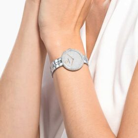 Cosmopolitan-ure, fremstillet i Schweiz, metalarmbånd, sølvfarvet, rustfrit stål