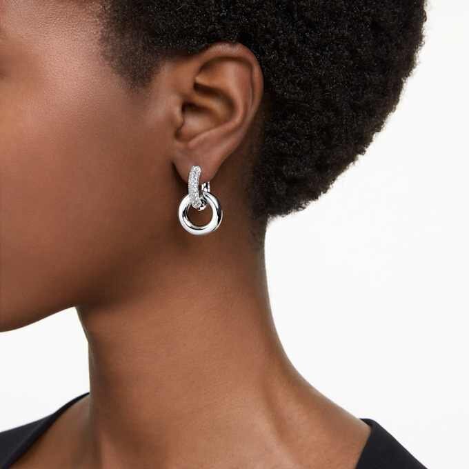 Dextera hoop-øreringe, asymmetrisk design, sammenflettede ringe, hvid, rhodiumbelagt Dextera hoop-øreringe, asymmetrisk design, sammenflettede ringe, hvid, rhodiumbelagt