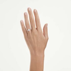 Eternity-solitaire-ring med laboratoriefremstillede diamanter, 1 ct i alt, pæreform, 14K hvidguld Eternity-solitaire-ring med laboratoriefremstillede diamanter, 1 ct i alt, pæreform, 14K hvidguld