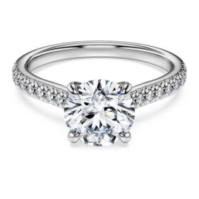 Eternity-solitaire-ring med laboratoriefremstillede diamanter på i alt 1,7 ct, rund form, 14K hvidguld Eternity-solitaire-ring med laboratoriefremstillede diamanter på i alt 1,7 ct, rund form, 14K hvidguld