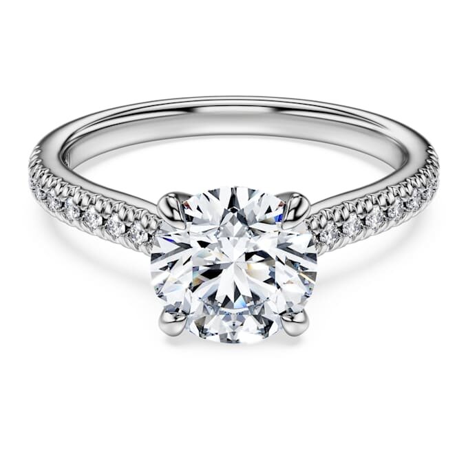Eternity-solitaire-ring med laboratoriefremstillede diamanter på i alt 1,7 ct, rund form, 14K hvidguld Eternity-solitaire-ring med laboratoriefremstillede diamanter på i alt 1,7 ct, rund form, 14K hvidguld
