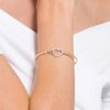 Hyperbola-armring med Infinity-symbol og hjerte, hvid, blandet metalfinish Hyperbola-armring med Infinity-symbol og hjerte, hvid, blandet metalfinish