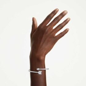 Idyllia armring med blandede slibninger, pil, hvid, rhodineret Idyllia armring med blandede slibninger, pil, hvid, rhodineret