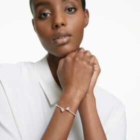 Mesmera armring med hjerte, hvid, rhodiumbelagt Mesmera armring med hjerte, hvid, rhodiumbelagt