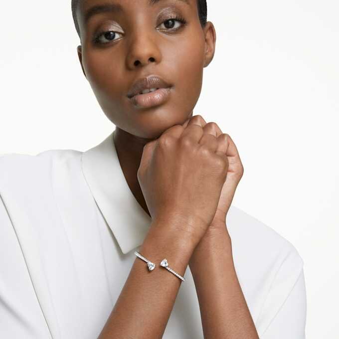 Mesmera armring med hjerte, hvid, rhodiumbelagt Mesmera armring med hjerte, hvid, rhodiumbelagt