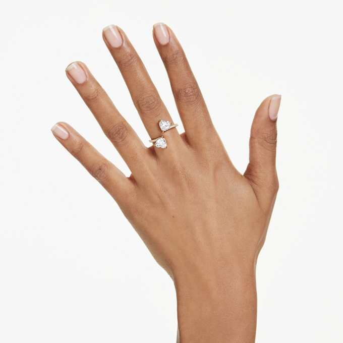 Mesmera åben ring med hjerteformet slibning, pavé, hvid, forgyldt Mesmera åben ring med hjerteformet slibning, pavé, hvid, forgyldt