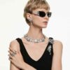 Vienna Collection-brochen Feather, hvid, rutheniumbelagt Vienna Collection-brochen Feather, hvid, rutheniumbelagt